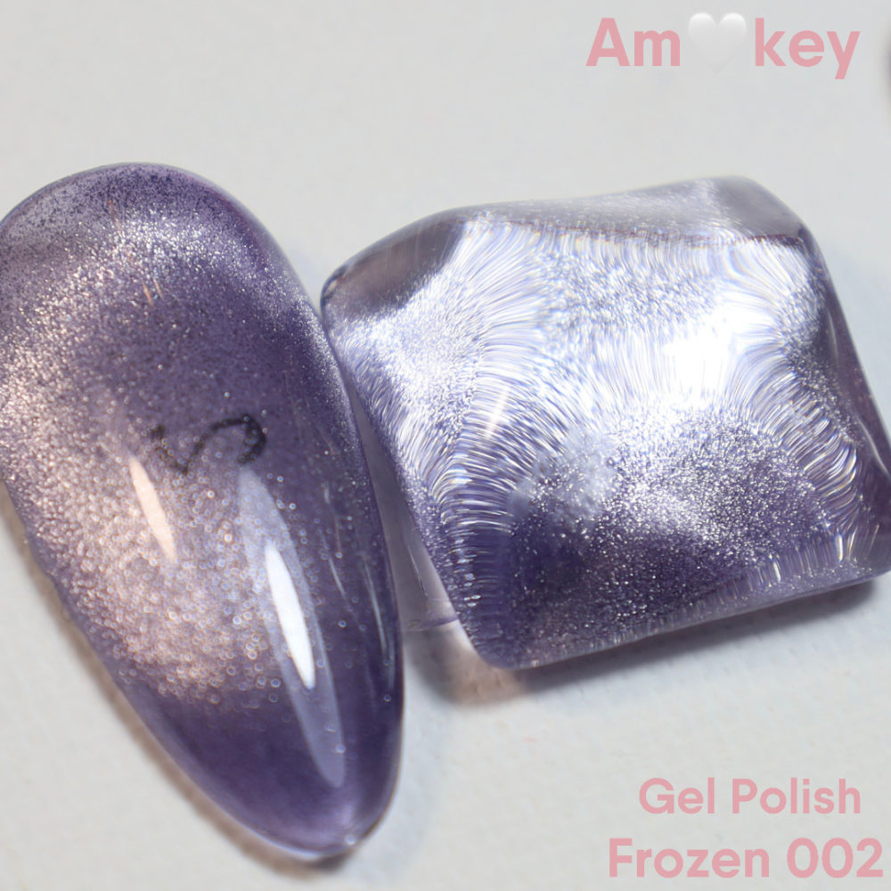 Frozen 002 DE LA RO - swatch cat eye lila violeta con haz plateado