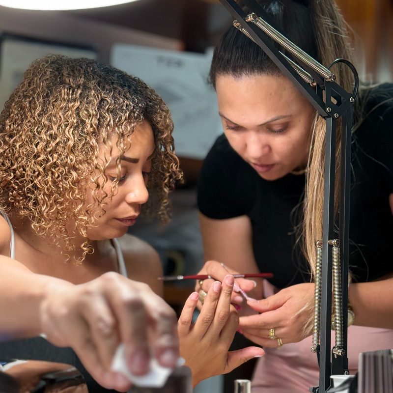 Campamentos de verano de formación intensiva en uñas