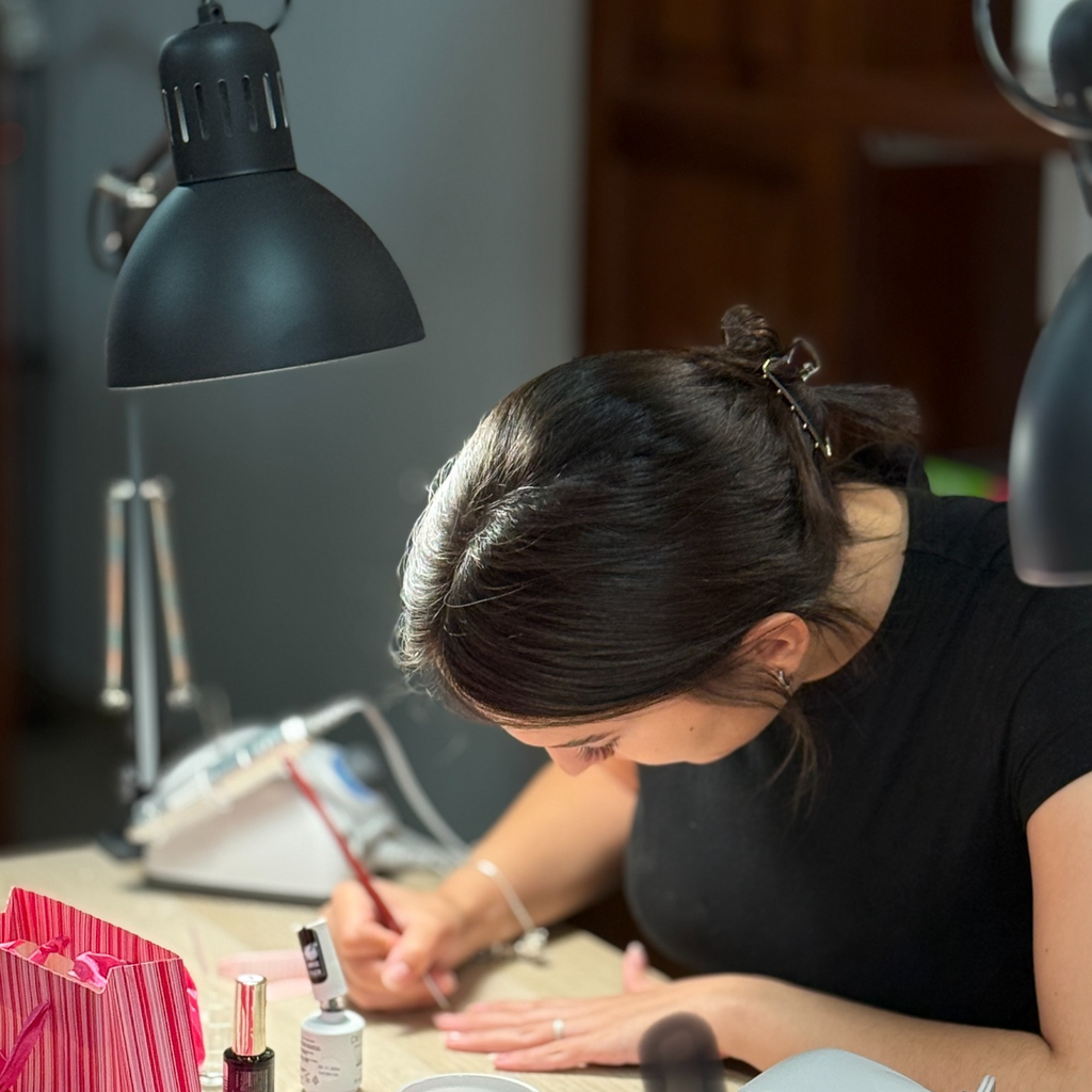 Puesto de trabajo con lámpara y material incluido