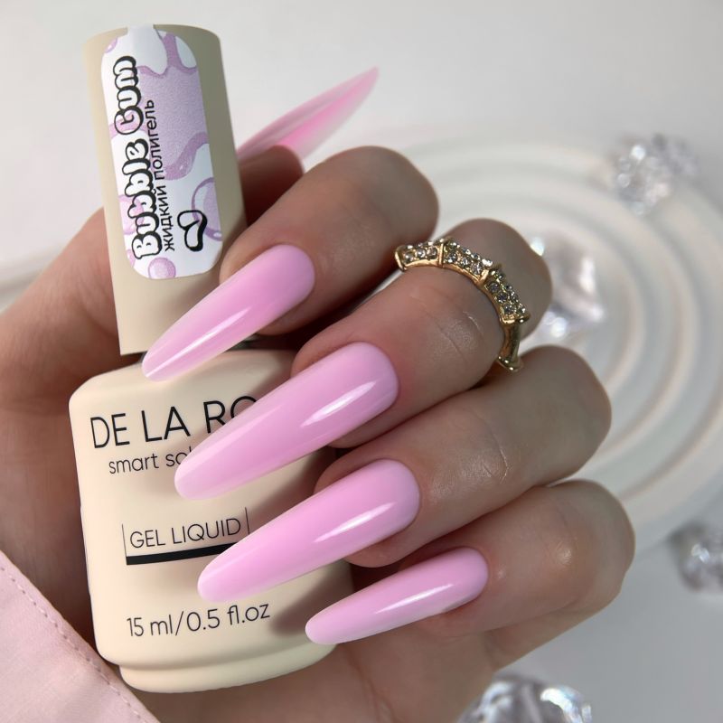DE LA RO Polygel Bubble Gum 07 aplicado en uñas